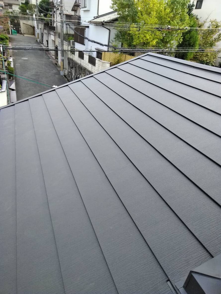大阪府枚方市にて屋根工事ガルテクトガルバニウム合板で施工