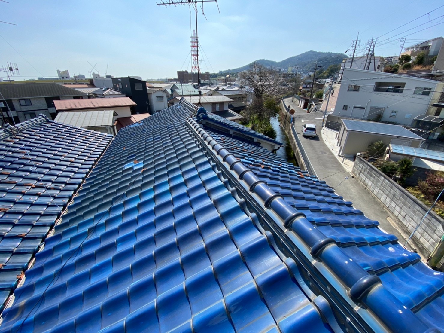 大阪市北区で和瓦から金属屋根へ葺き替え工事についての事例紹介