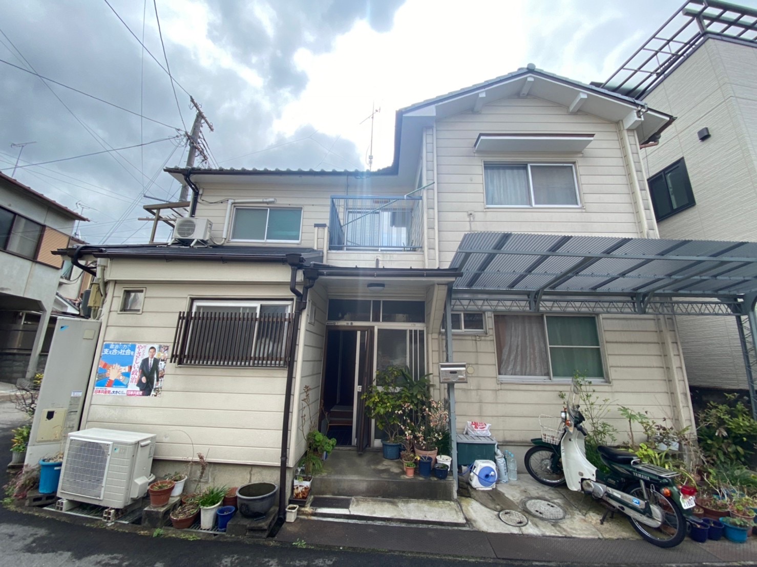 大阪市東淀川区で下屋根のカバー工法についての事例紹介