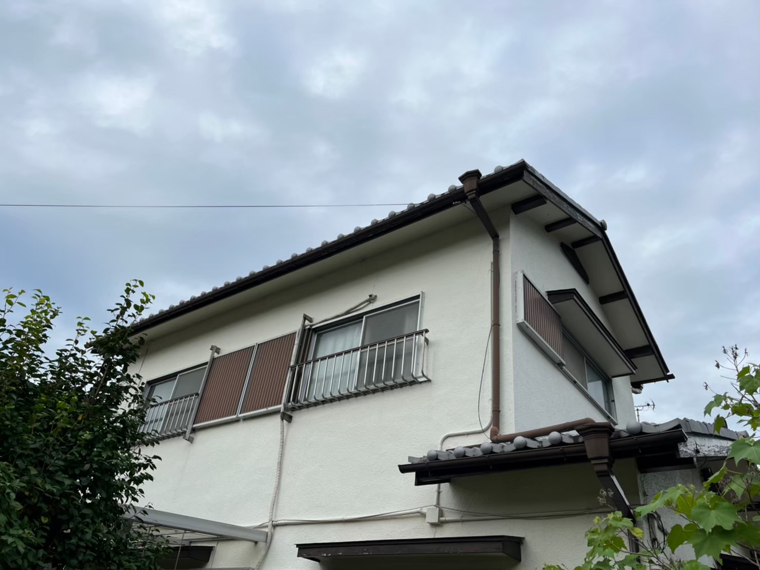 滋賀県草津市で瓦の落下で屋根漆喰工事と瓦ズレ補修を実施しました