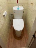 大津市でトイレ床上張り便器タンクウォシュレット交換リフォームを実施