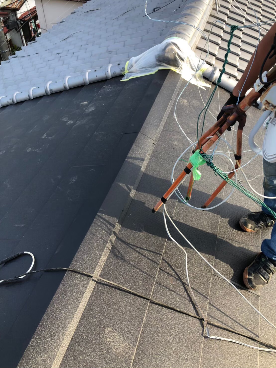 川西市でスレート屋根からスーパーガルテクトに屋根のカバー工法工事を実施