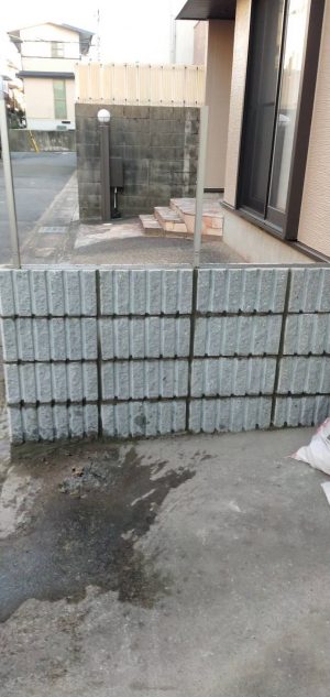 滋賀県栗東市　ブロック擁壁フェンス交換工事