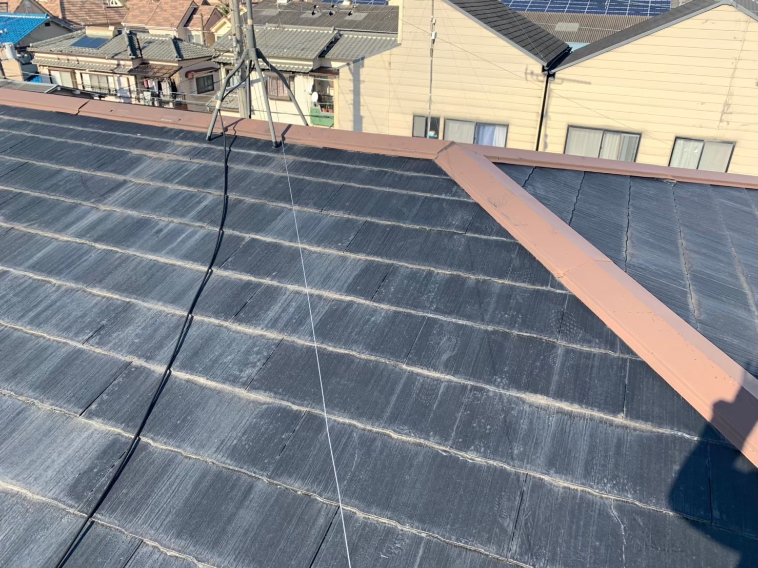 兵庫県川西市でスレート屋根の老朽化でガルテクトへ屋根カバー工法を実施しました