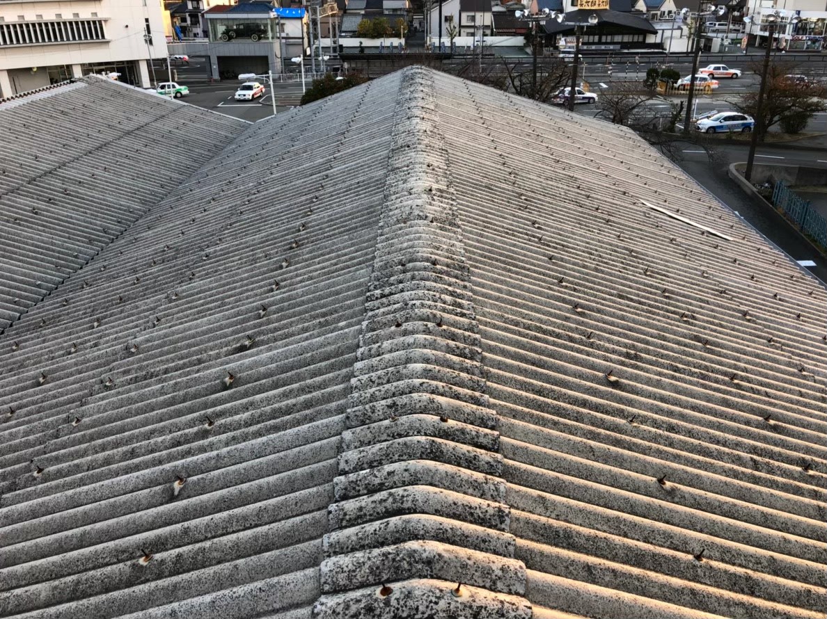 箕面市で工場の折板屋根の老朽化による屋根カバー工法を実施しました