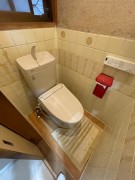 生駒市でトイレ改装工事、廊下のフローリングの張り替えを実施しました