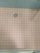 大阪市城東区浴室補修工事でタイルの張り替え、折れ戸交換と手すりの設置