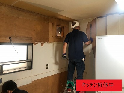 キッチン解体中