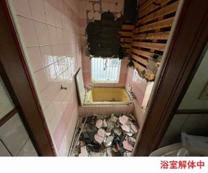 浴室解体中