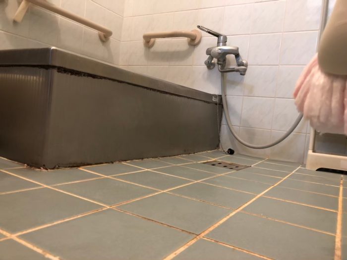 浴室タイル張替え前