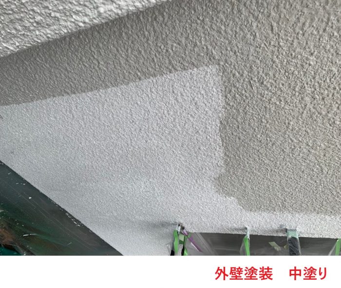 外壁塗装　中塗り