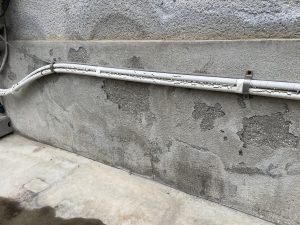 基礎剥離やひび割れ