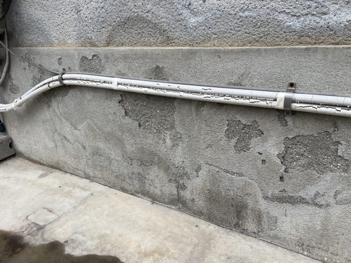 基礎剥離やひび割れ