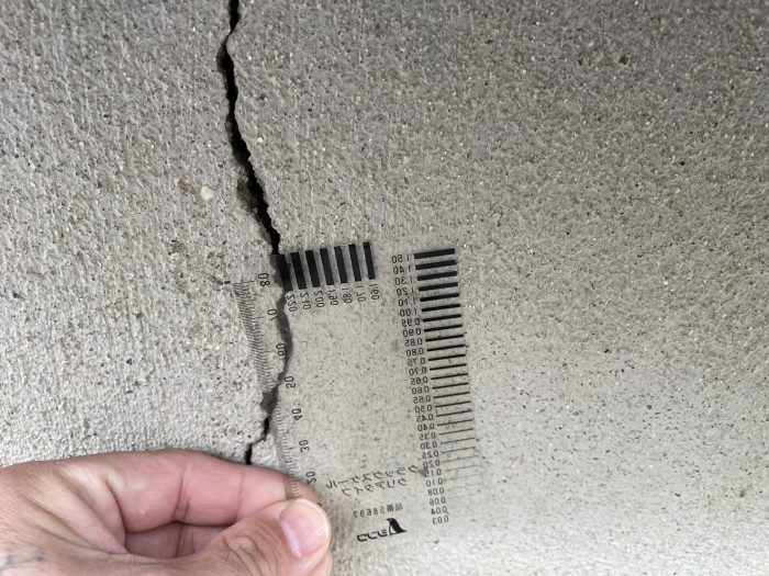 外壁のひび割れ