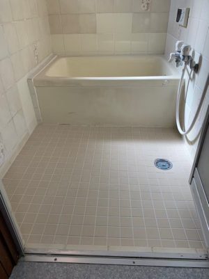 大阪府茨木市でLIXIL プレイン50 浴室タイル張替工事